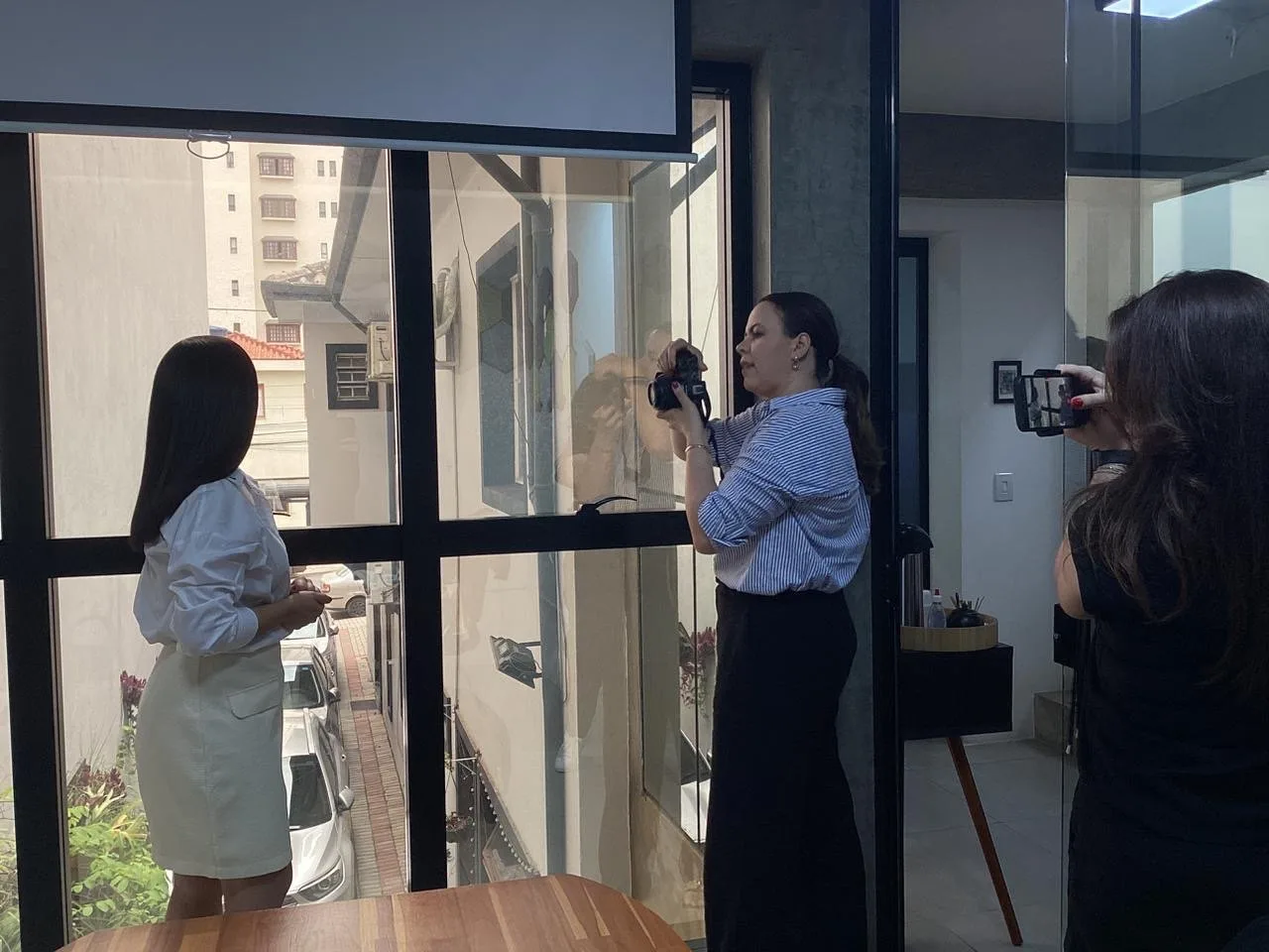 Equipe StoryLens nos Bastidores de Ensaio Corporativo
