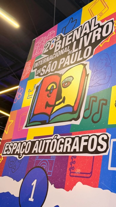 Espaço autógrafos na Bienal